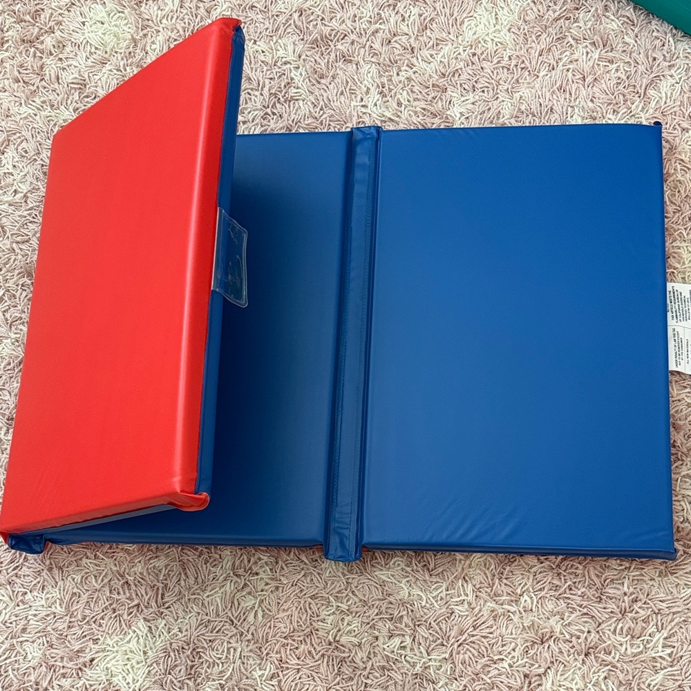 Foldable nap and/or play mat